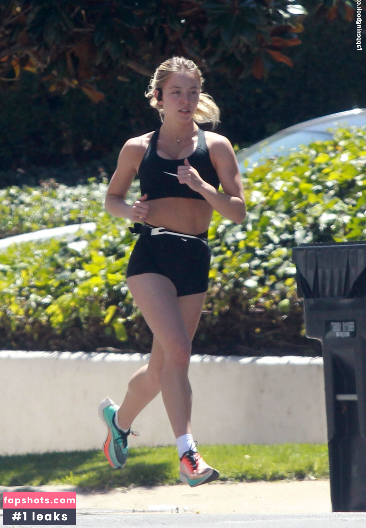 Sydney Sweeney gallery photo #7290