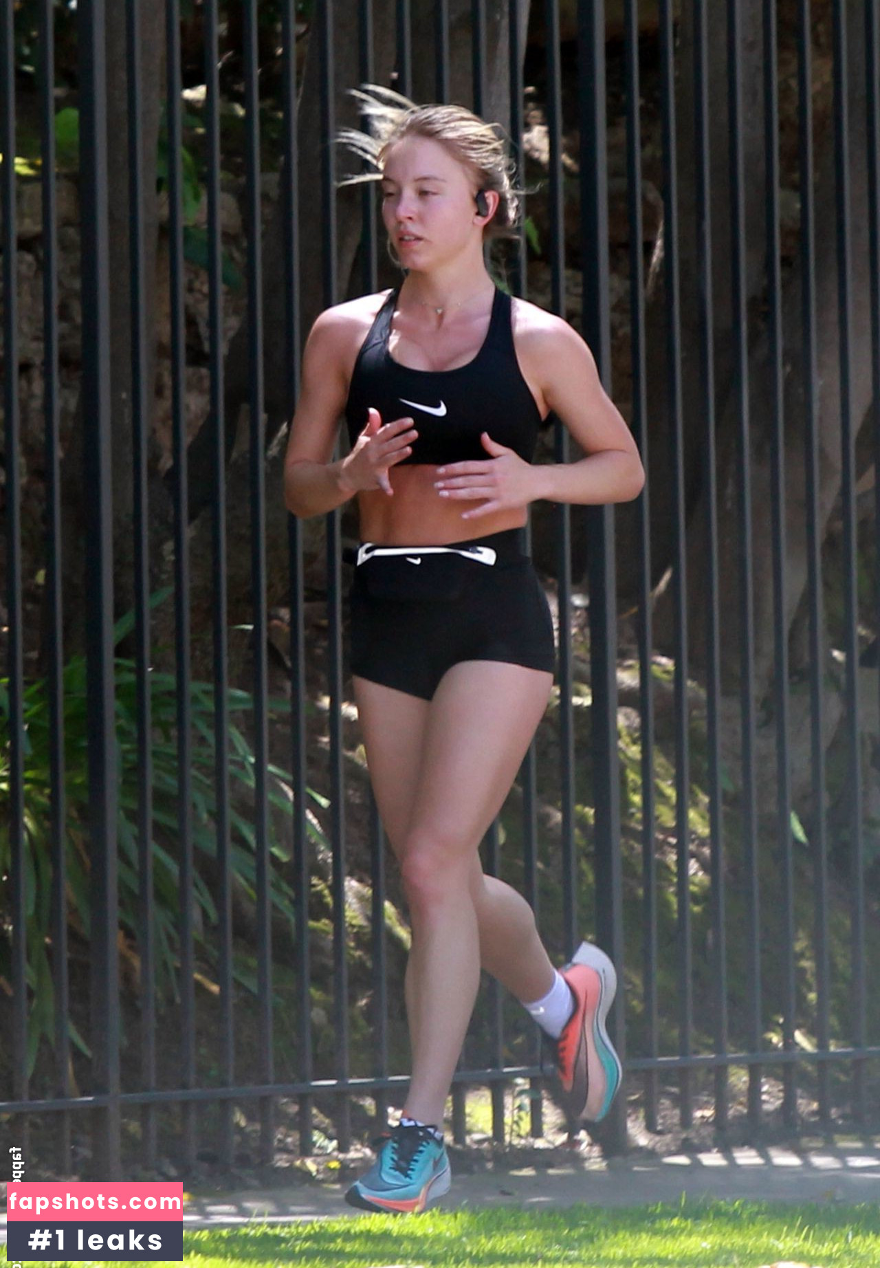 Sydney Sweeney gallery photo #7307