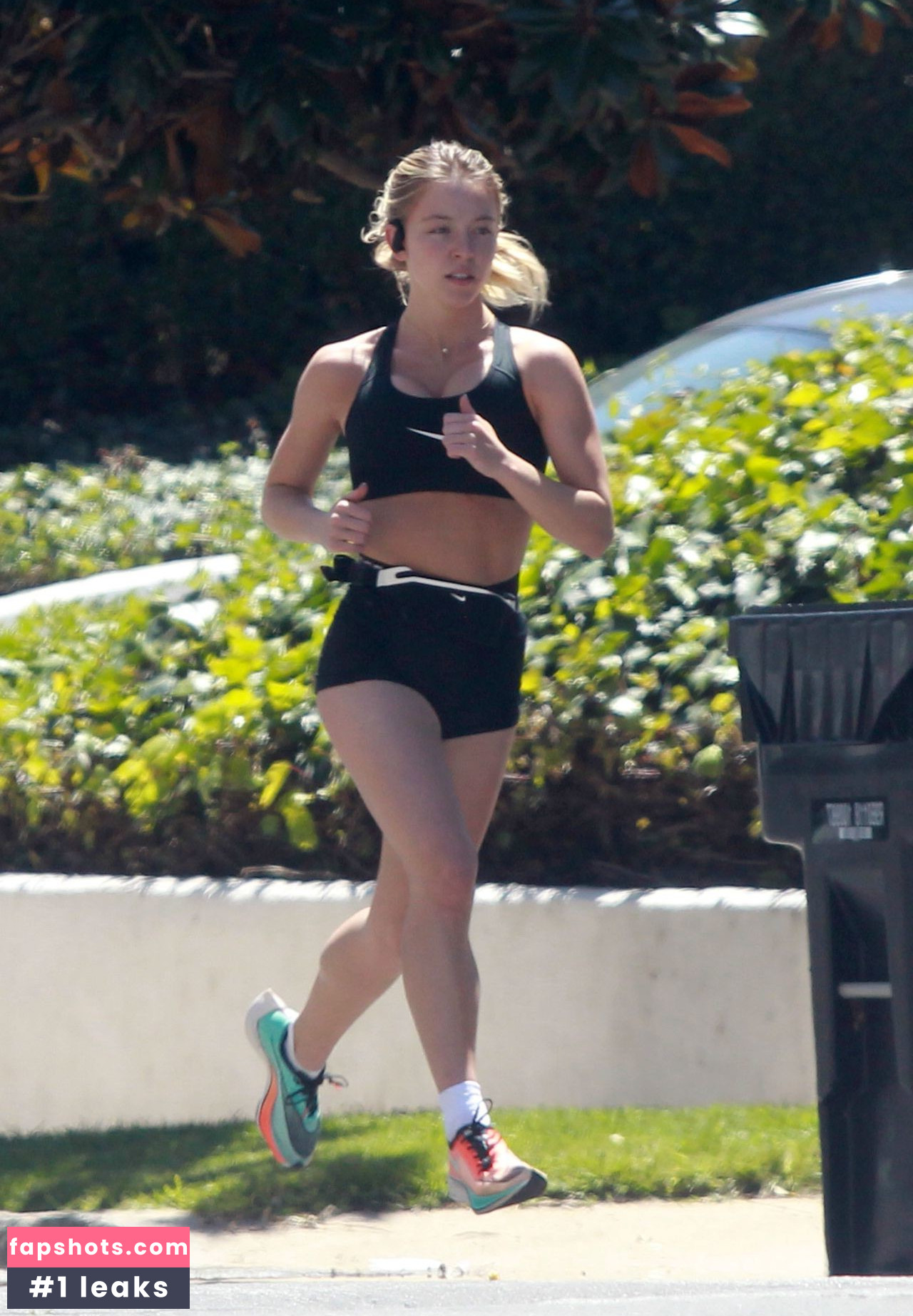 Sydney Sweeney gallery photo #7323