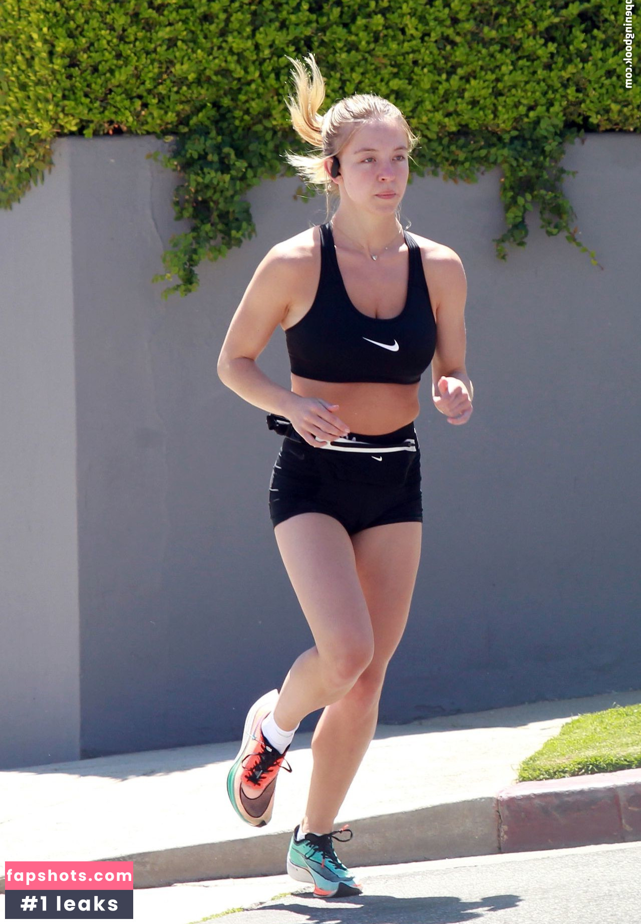 Sydney Sweeney gallery photo #7332