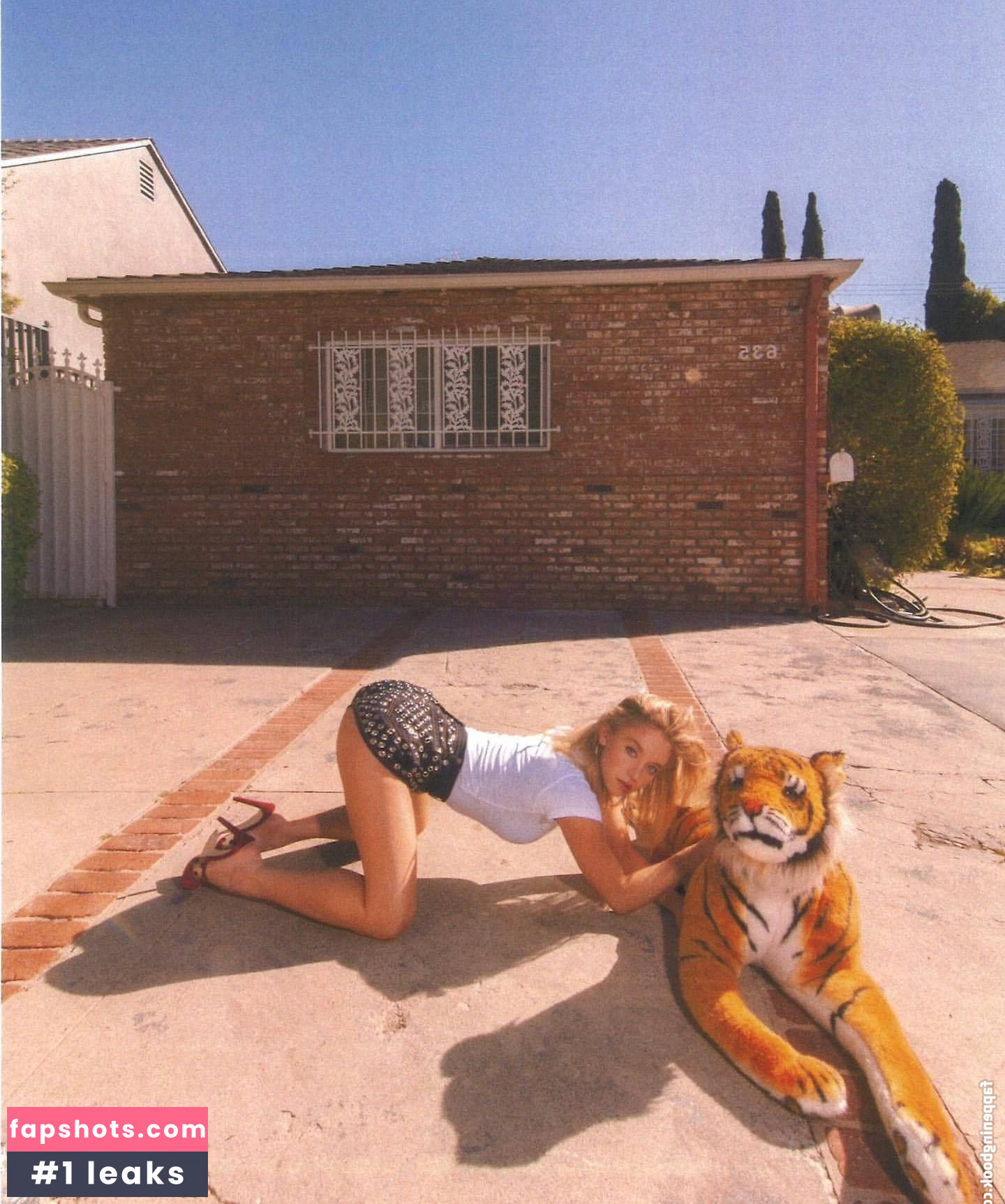 Sydney Sweeney gallery photo #7357