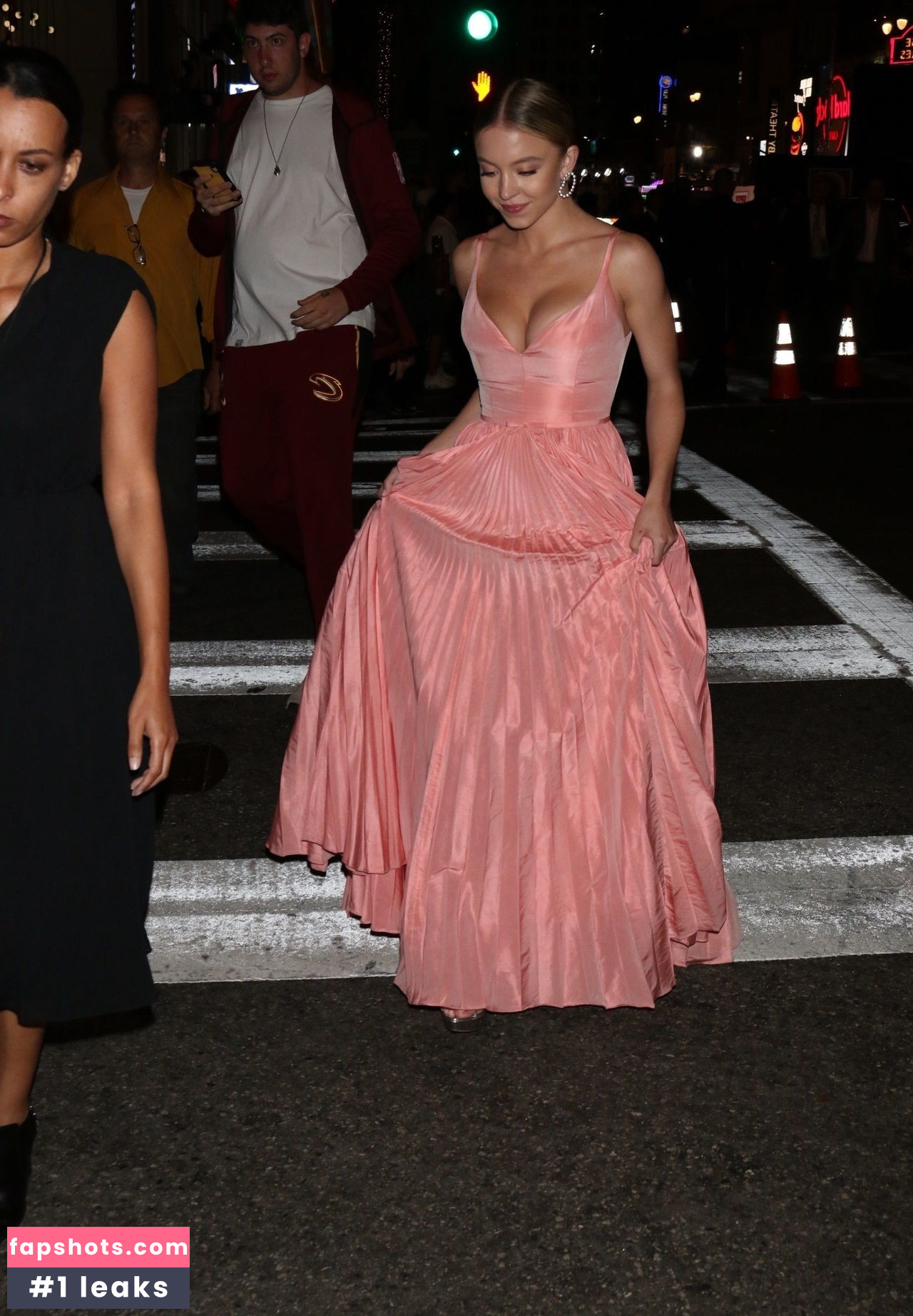 Sydney Sweeney gallery photo #7458