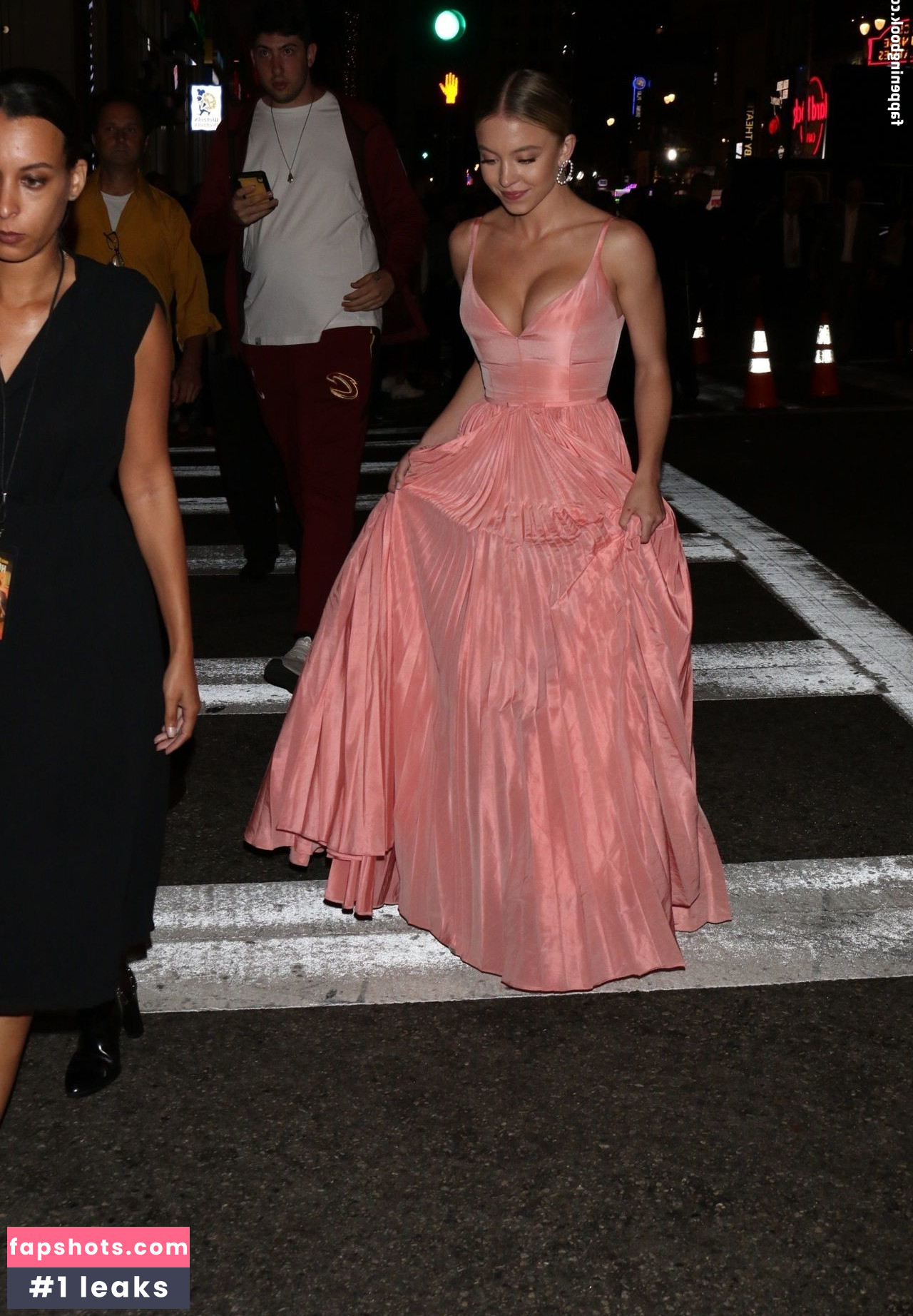 Sydney Sweeney gallery photo #7459