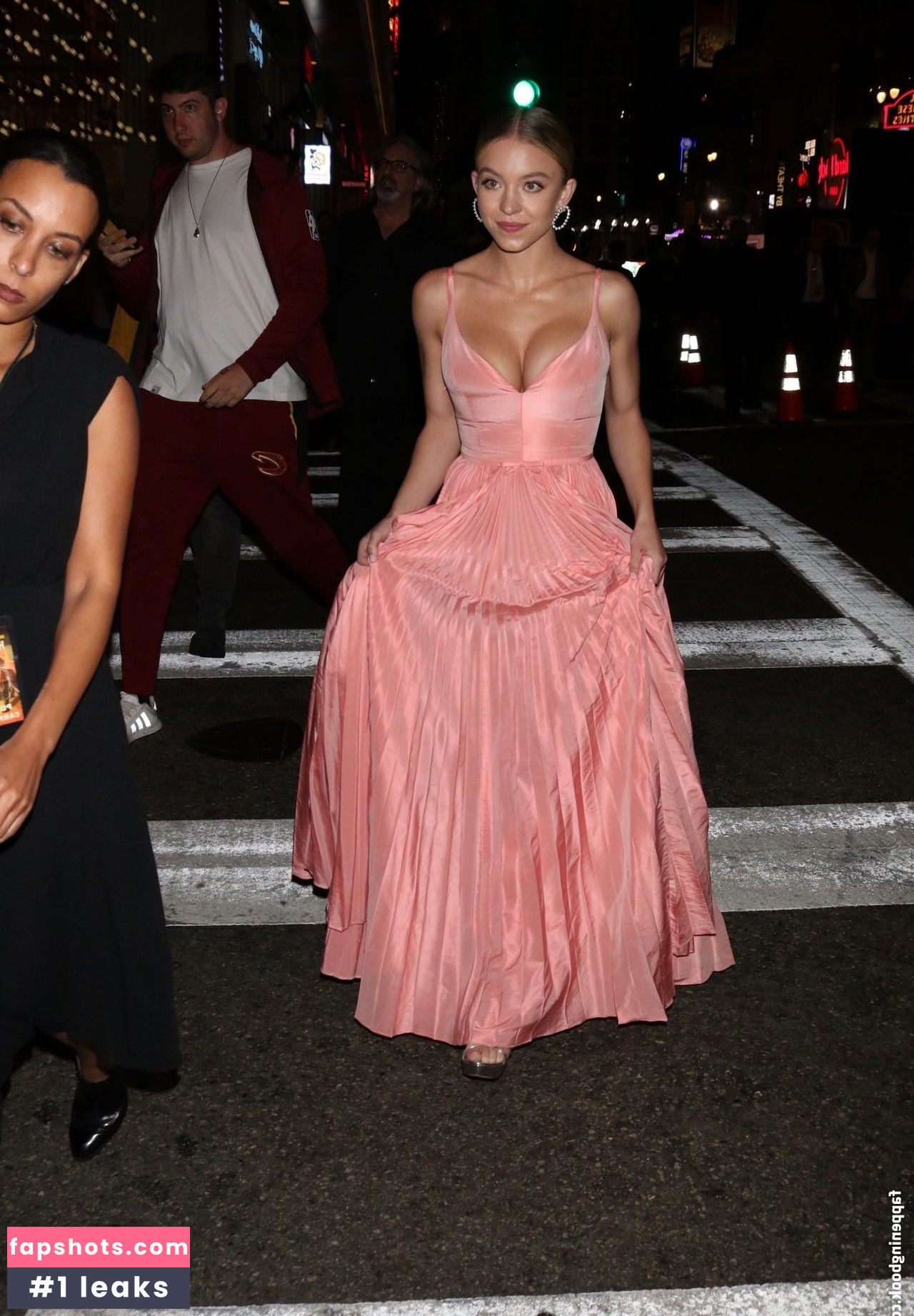 Sydney Sweeney gallery photo #7460