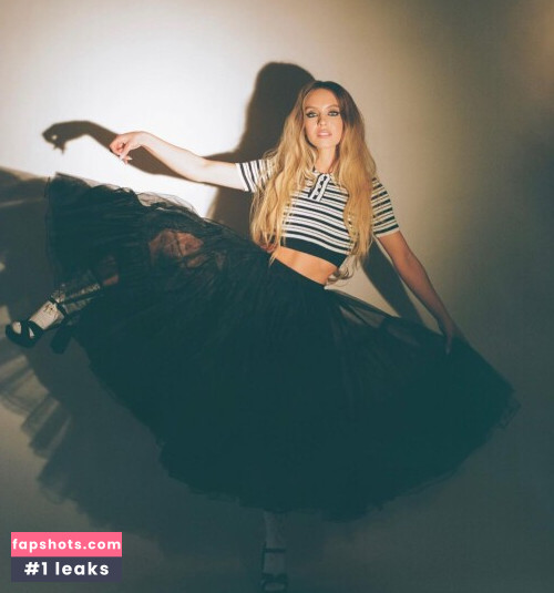 Sydney Sweeney gallery photo #2200