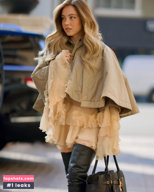Sydney Sweeney gallery photo #2311