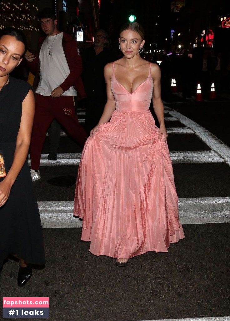 Sydney Sweeney gallery photo #2332