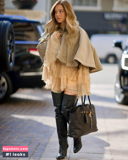 Sydney Sweeney gallery photo #2338