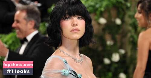 Sydney Sweeney gallery photo #2558