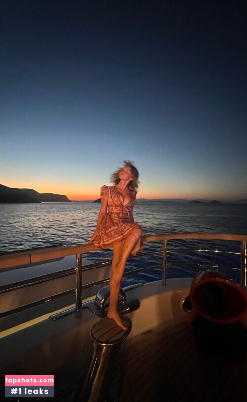 Sydney Sweeney gallery photo #2700