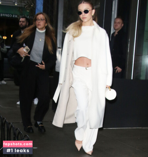 Sydney Sweeney gallery photo #3300