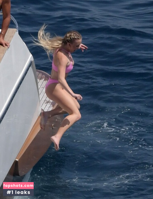 Sydney Sweeney gallery photo #3487