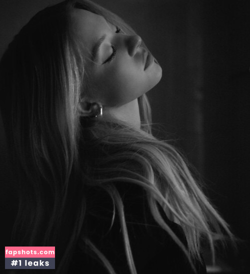 Sydney Sweeney gallery photo #3543