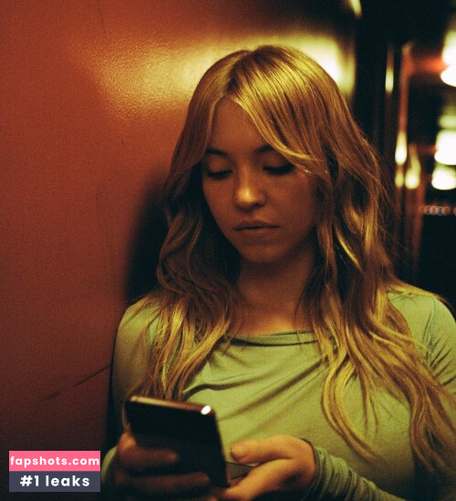 Sydney Sweeney gallery photo #4533