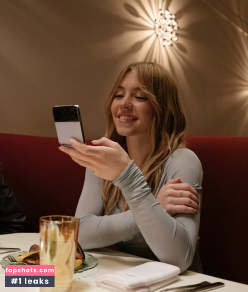 Sydney Sweeney gallery photo #4540