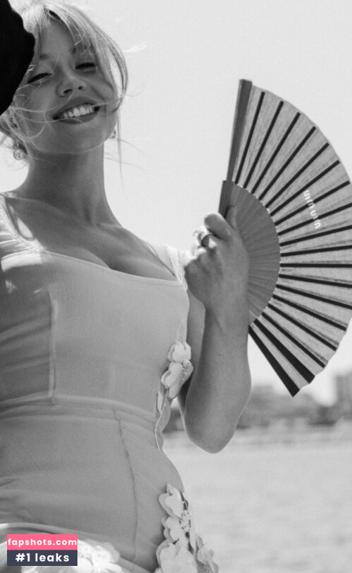 Sydney Sweeney gallery photo #4676