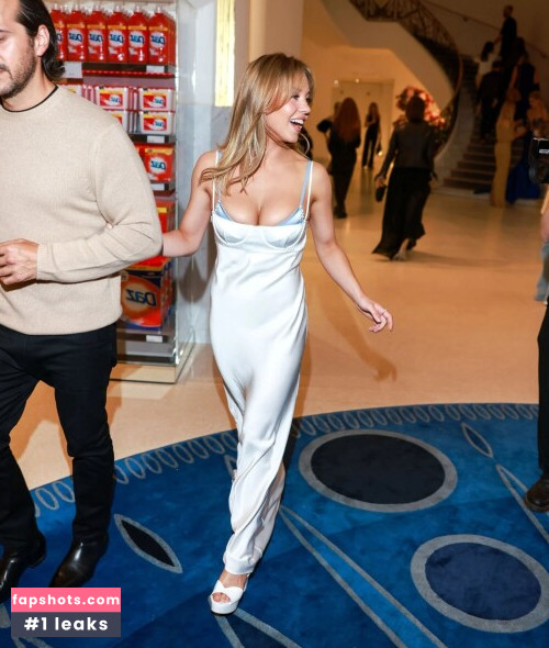 Sydney Sweeney gallery photo #4743