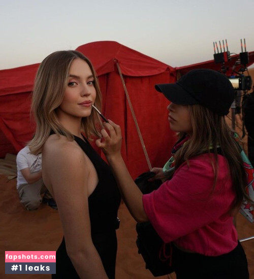 Sydney Sweeney gallery photo #5340