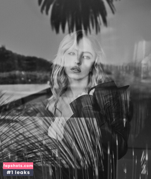 Sydney Sweeney gallery photo #5493