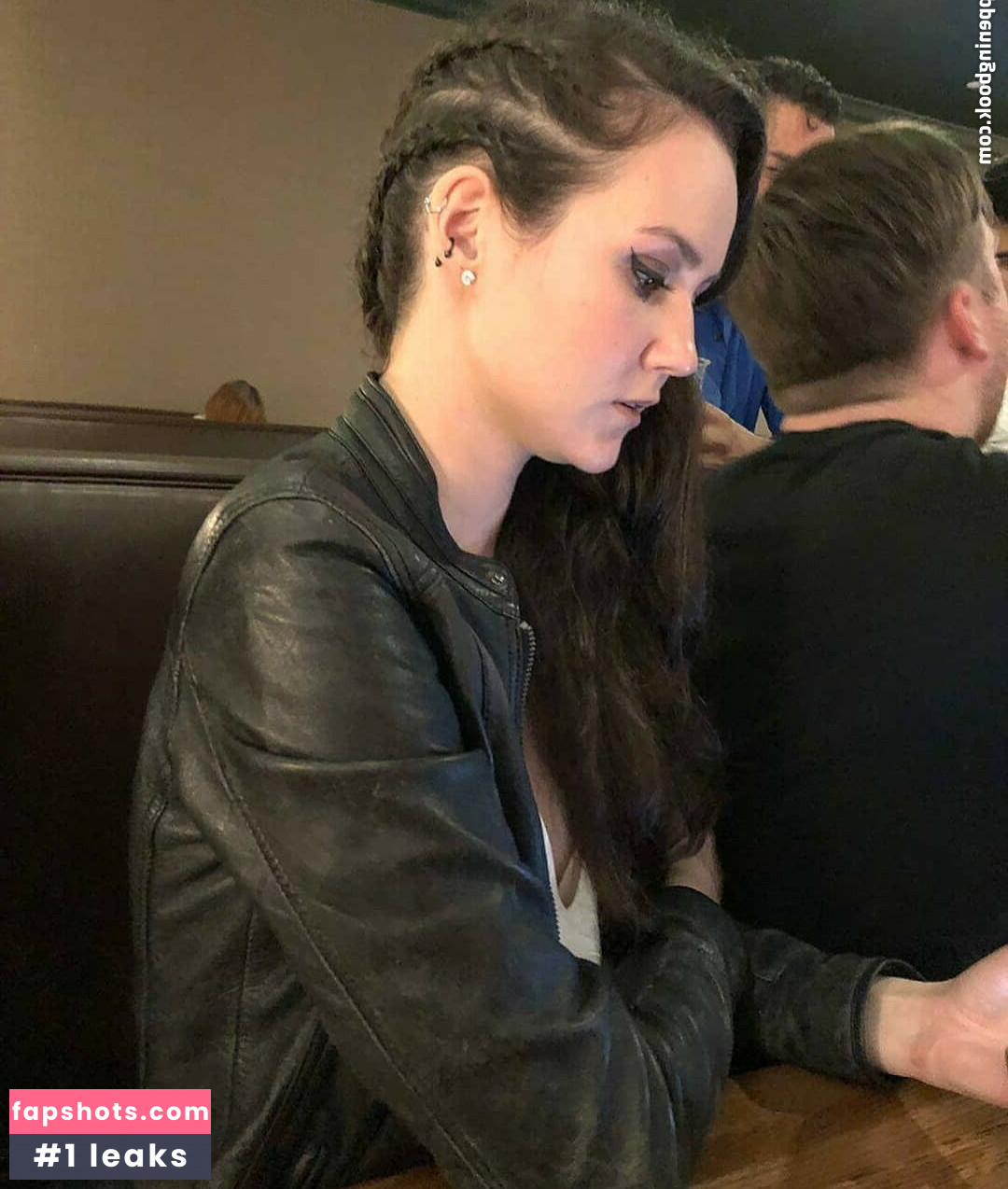 Sydney Watson gallery photo #14