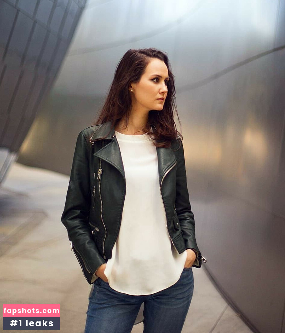 Sydney Watson gallery photo #17