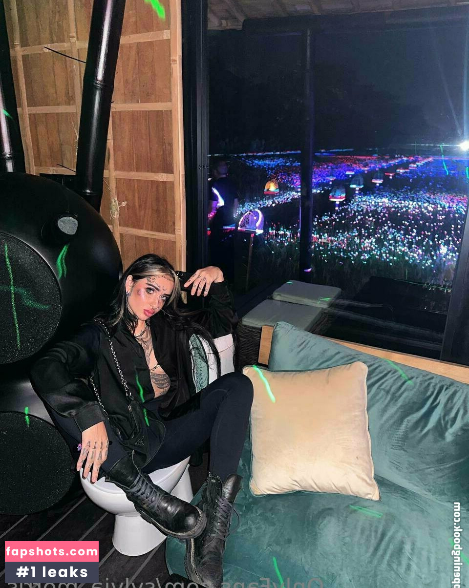 sylvia_morris gallery photo #3