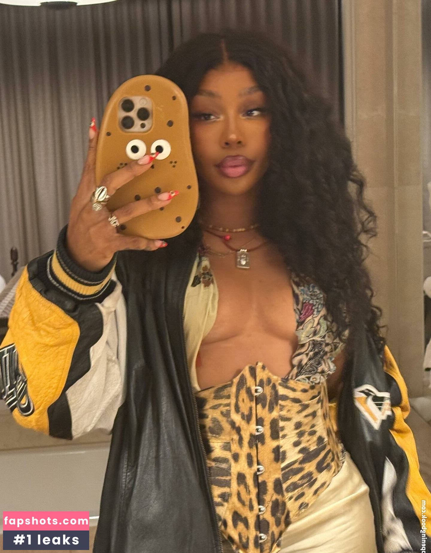 SZA gallery photo #11