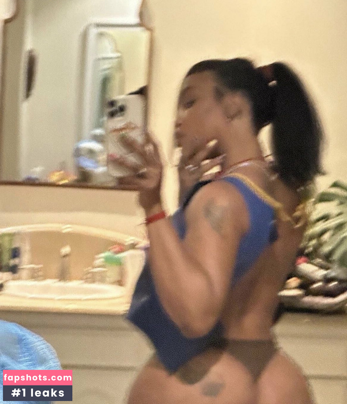 SZA gallery photo #102