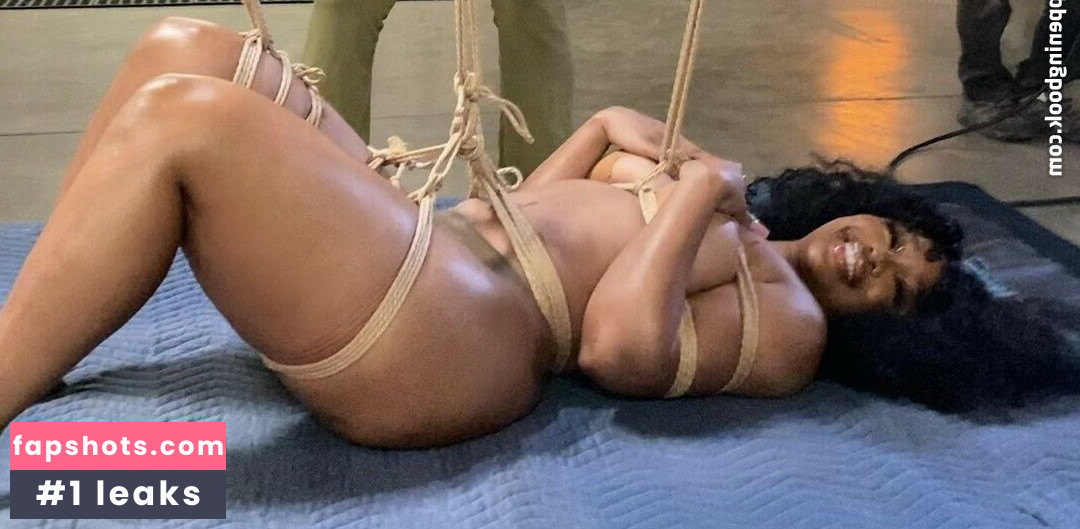 SZA gallery photo #117