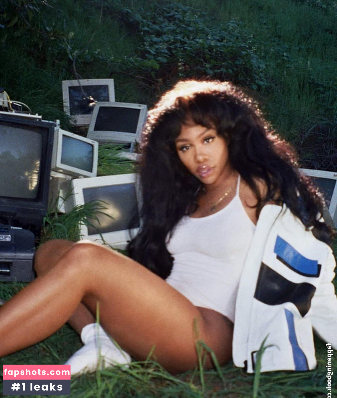 SZA gallery photo #142