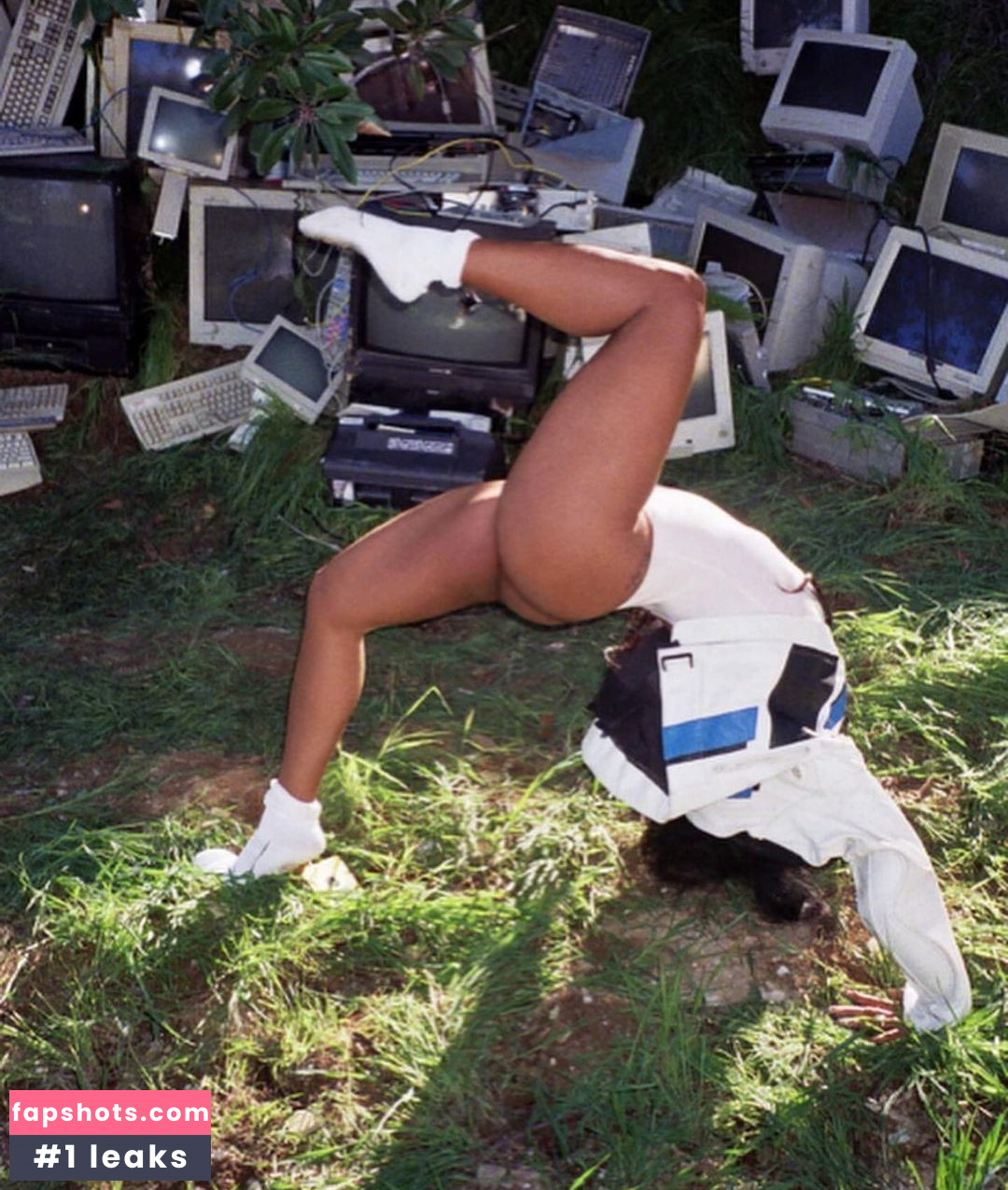 SZA gallery photo #143