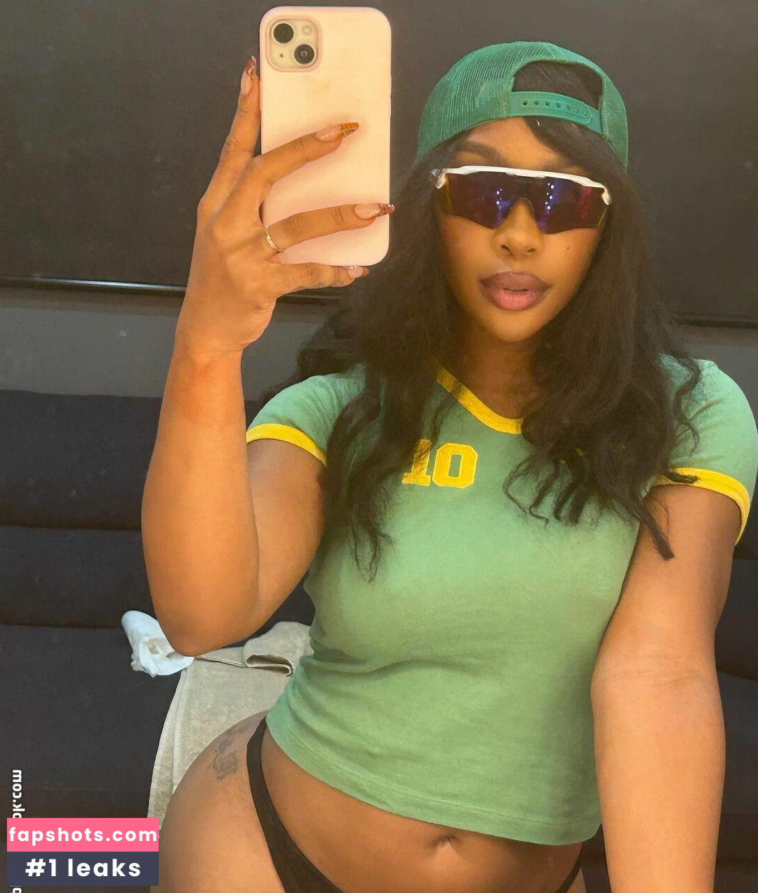 SZA gallery photo #33