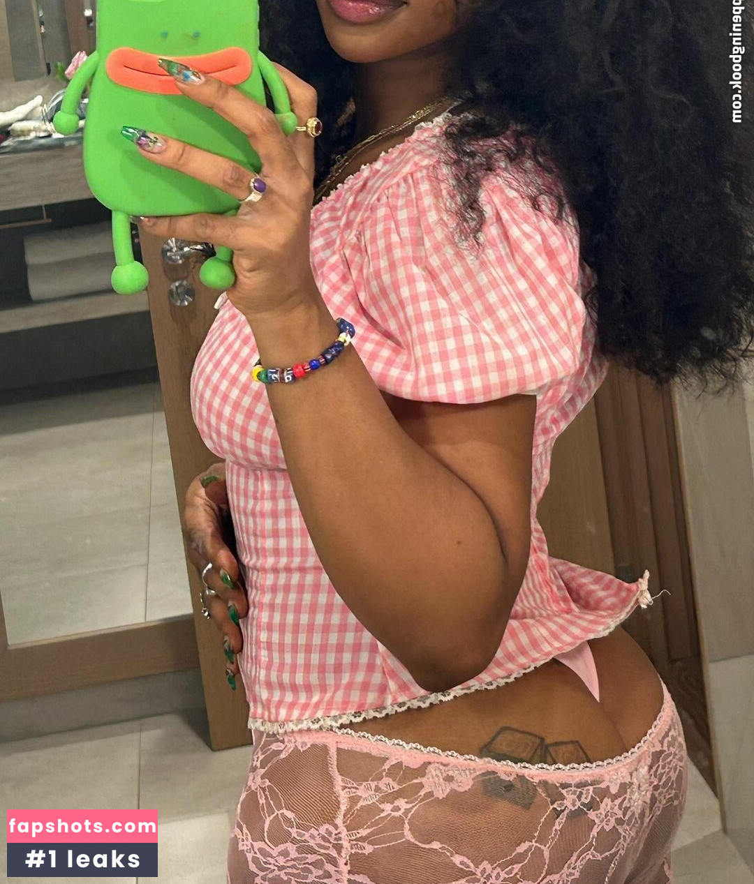 SZA gallery photo #50