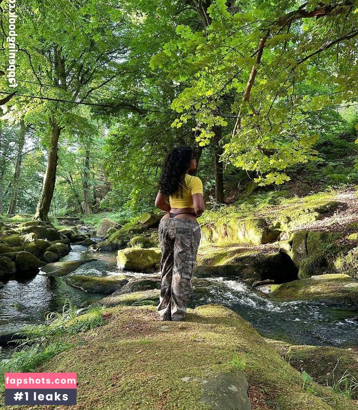 SZA gallery photo #77