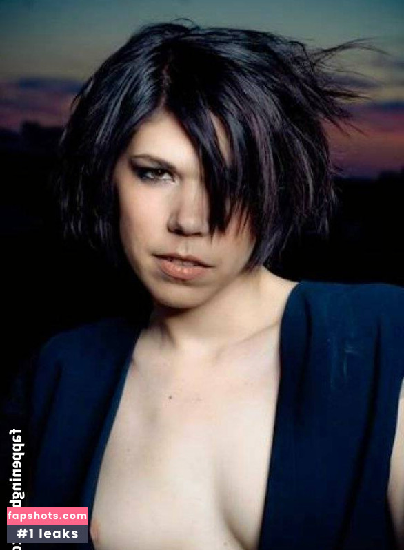 T-Seven nude babe gallery