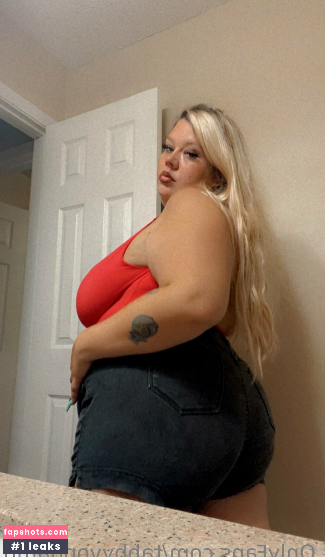 TabbyVonDAMN gallery photo #74