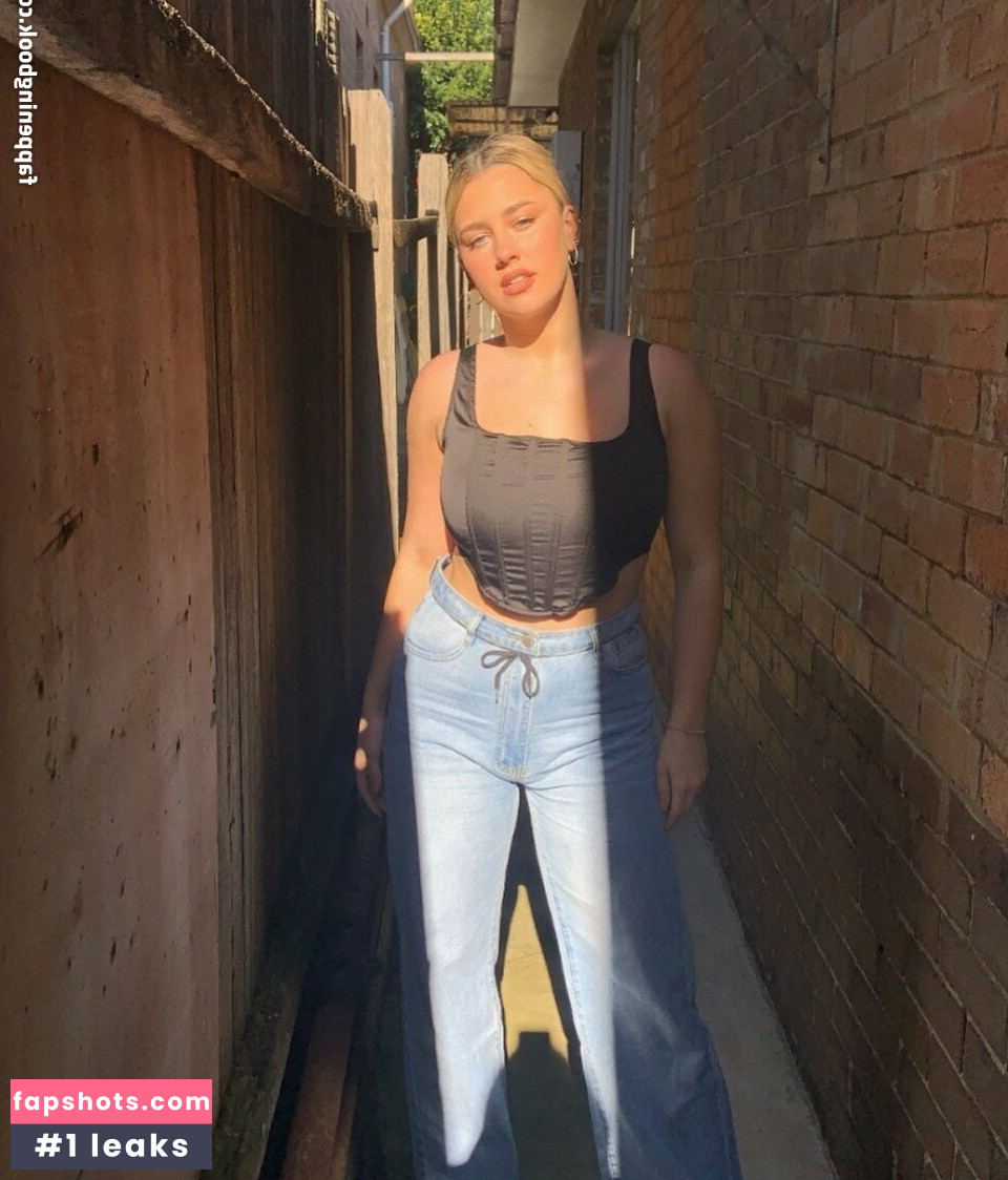 Tahlia A gallery photo #17