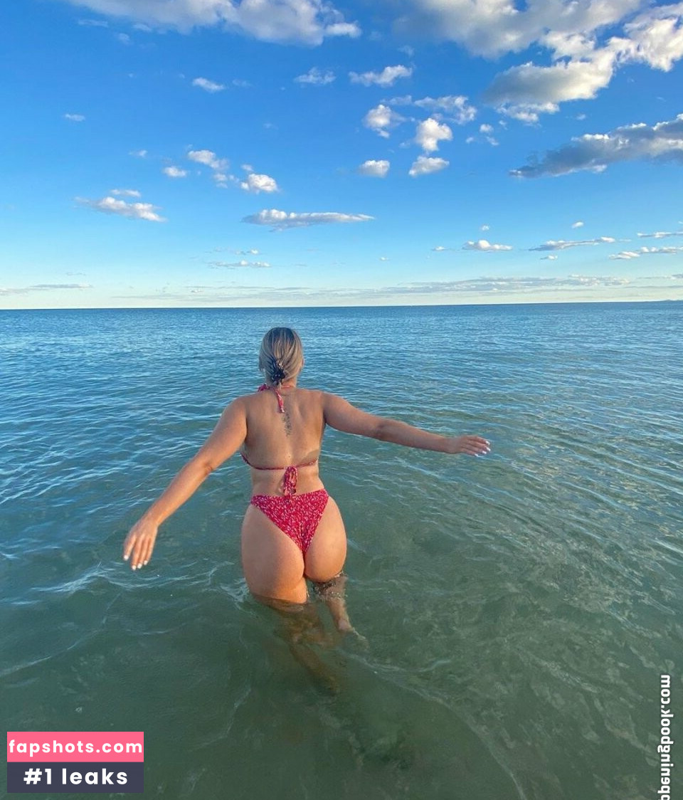 Tahlia A gallery photo #4