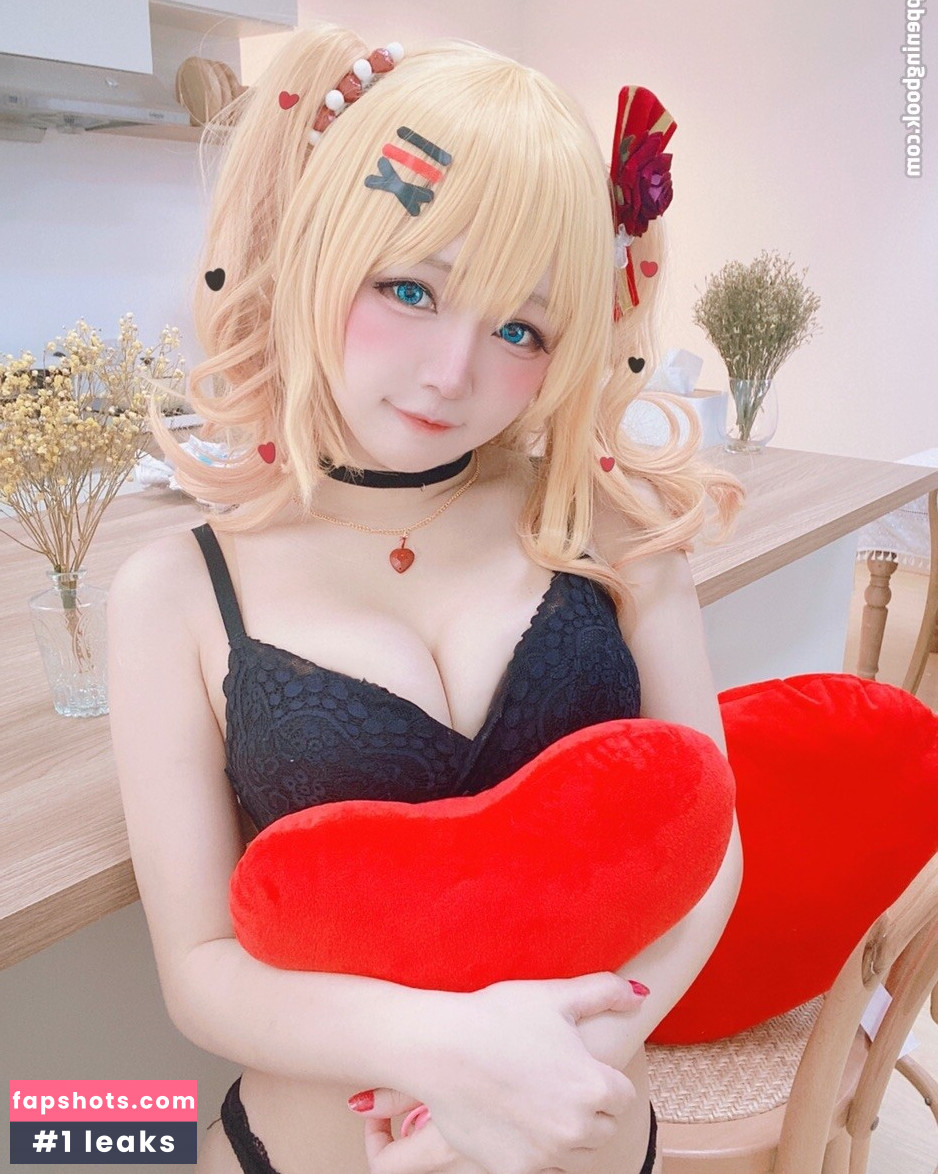 Takanashi Hanari gallery photo #2