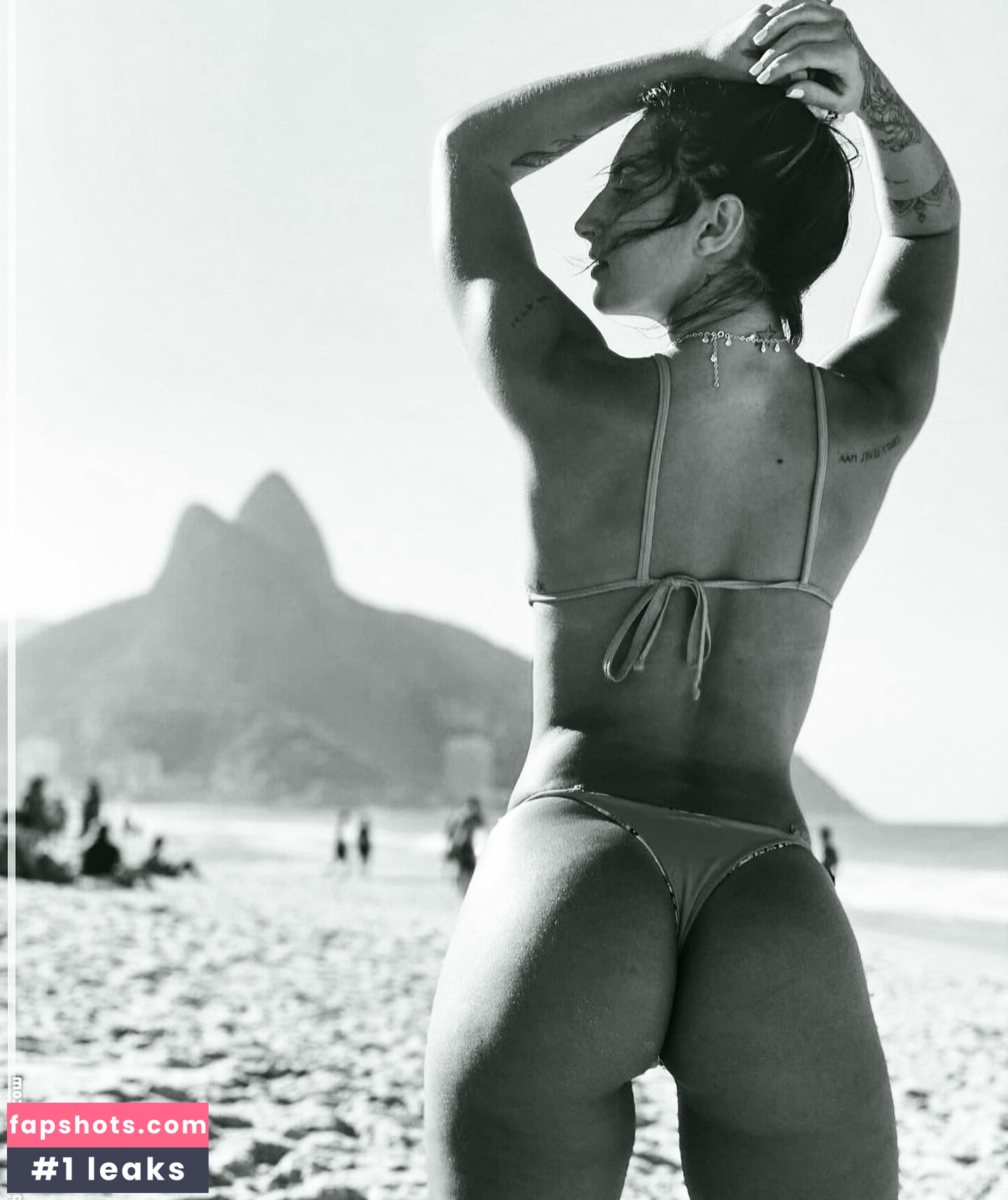 Talia Sereia gallery photo #4