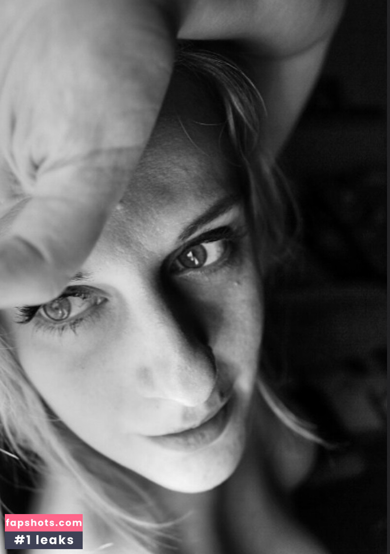 Tan Smith gallery photo #26