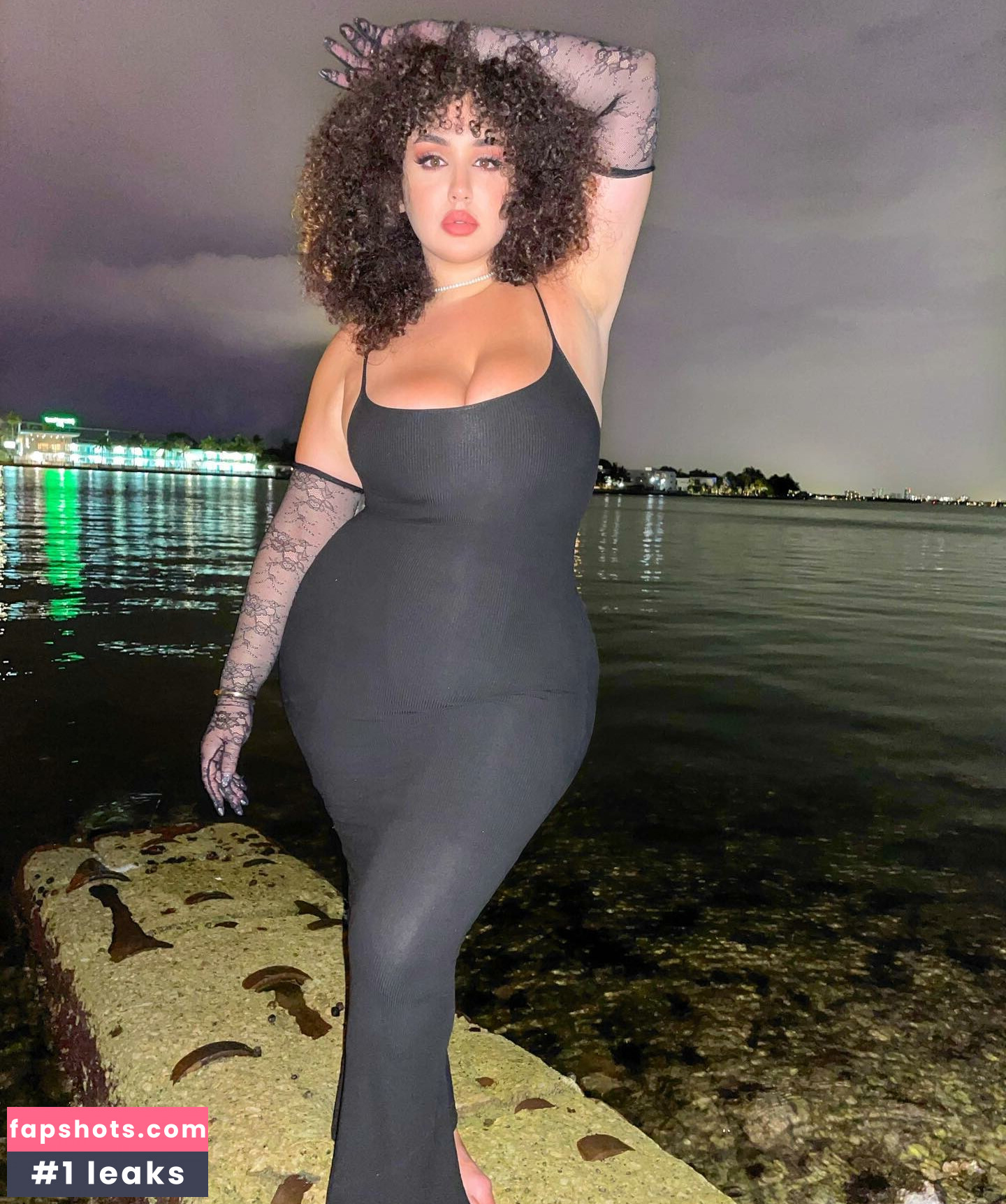 Tana Habibi gallery photo #12