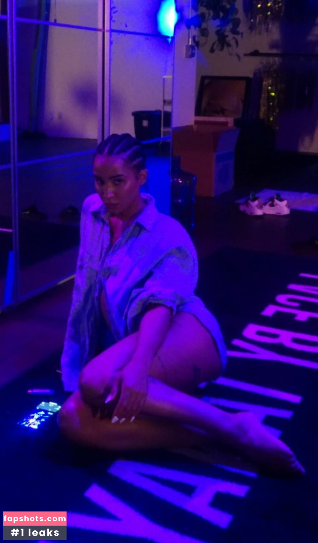 Tanaya Henry gallery photo #24