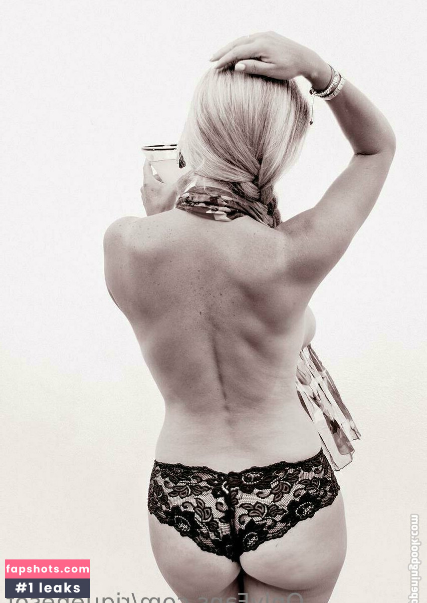 Tania Riquenes gallery photo #24