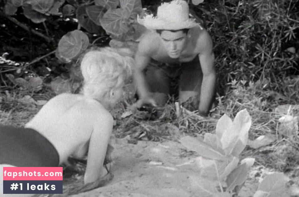 Tania Velia Nude Leaks OnlyFans Photos #2 - LeakJerk