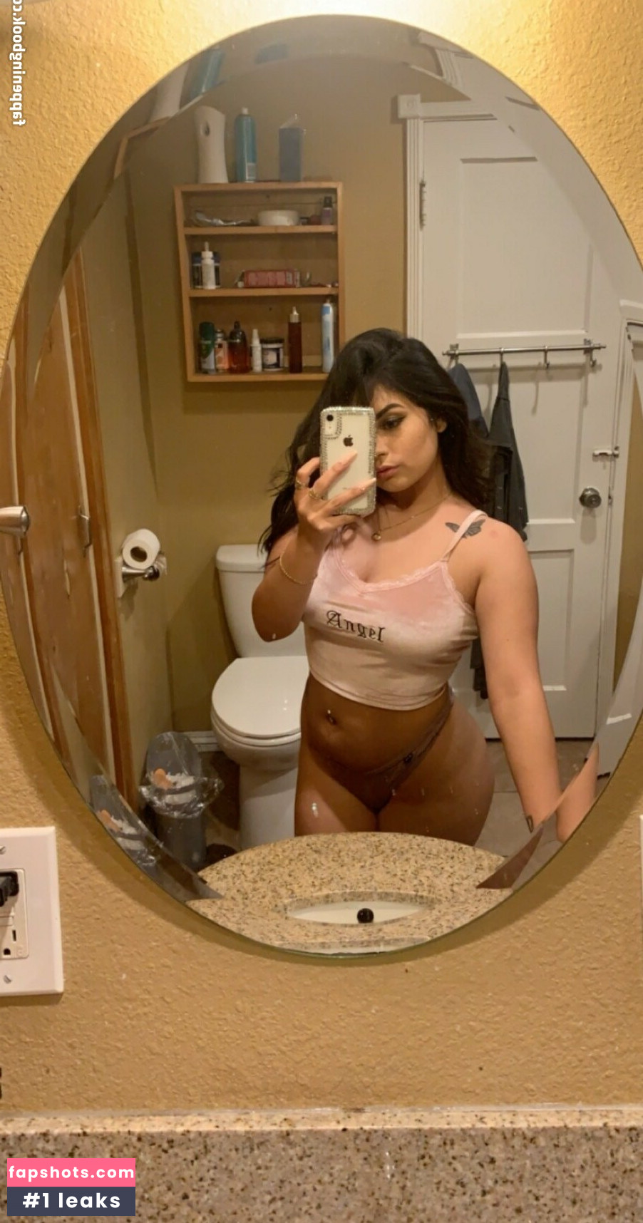 TaniaVega gallery photo #13