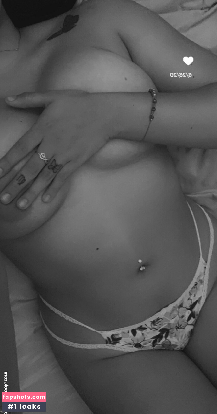 TaniaVega gallery photo #14