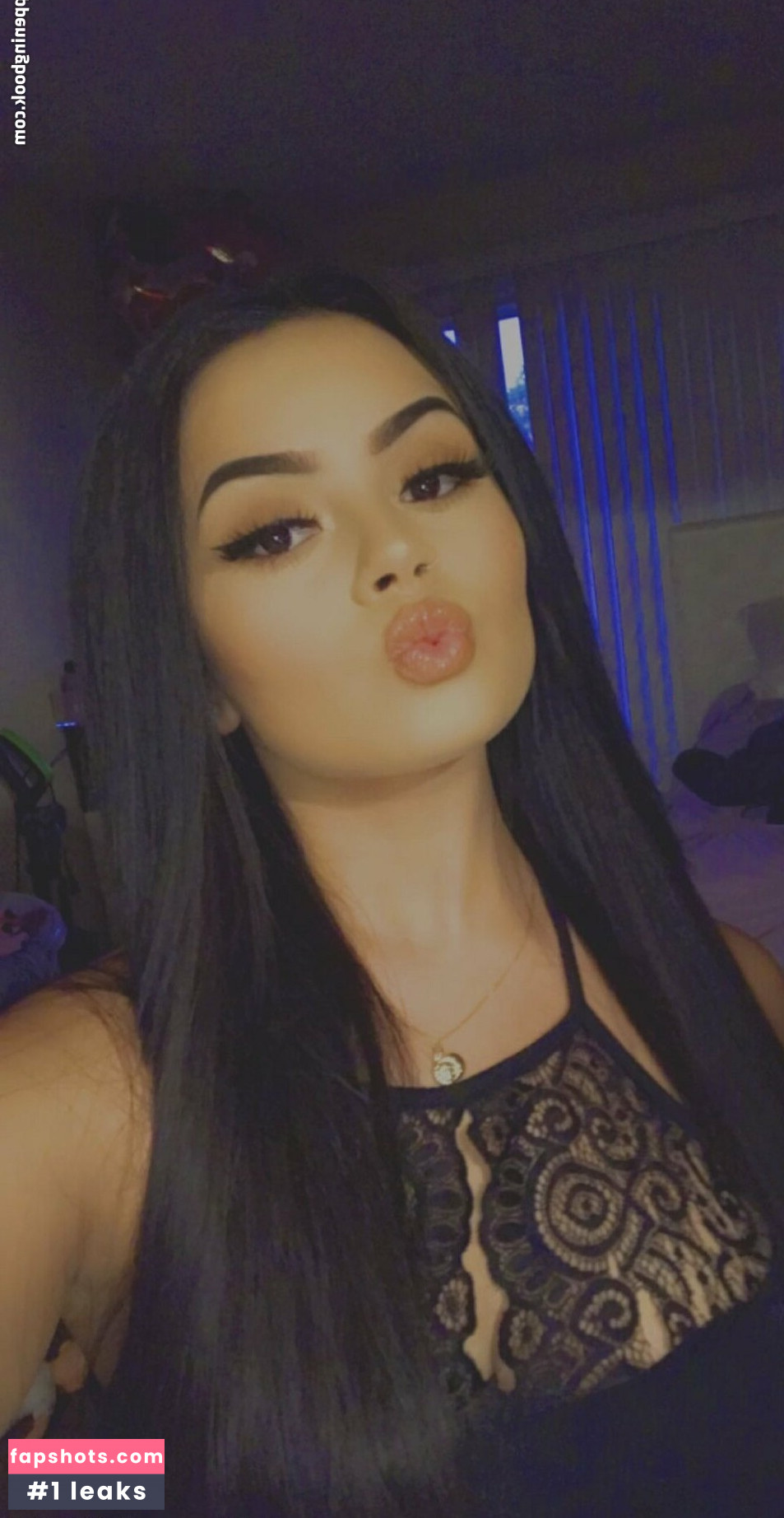 TaniaVega gallery photo #15