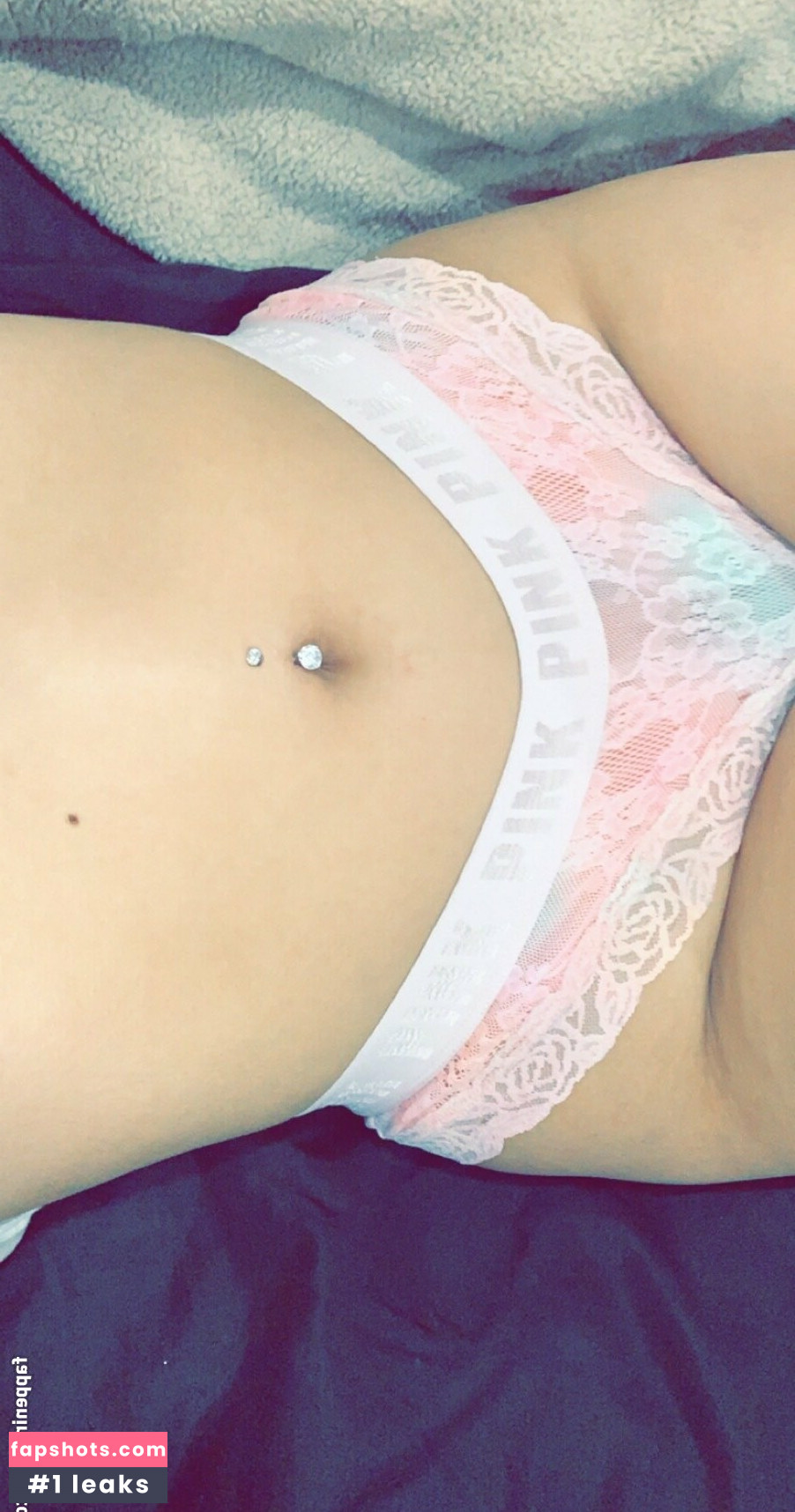 TaniaVega gallery photo #20