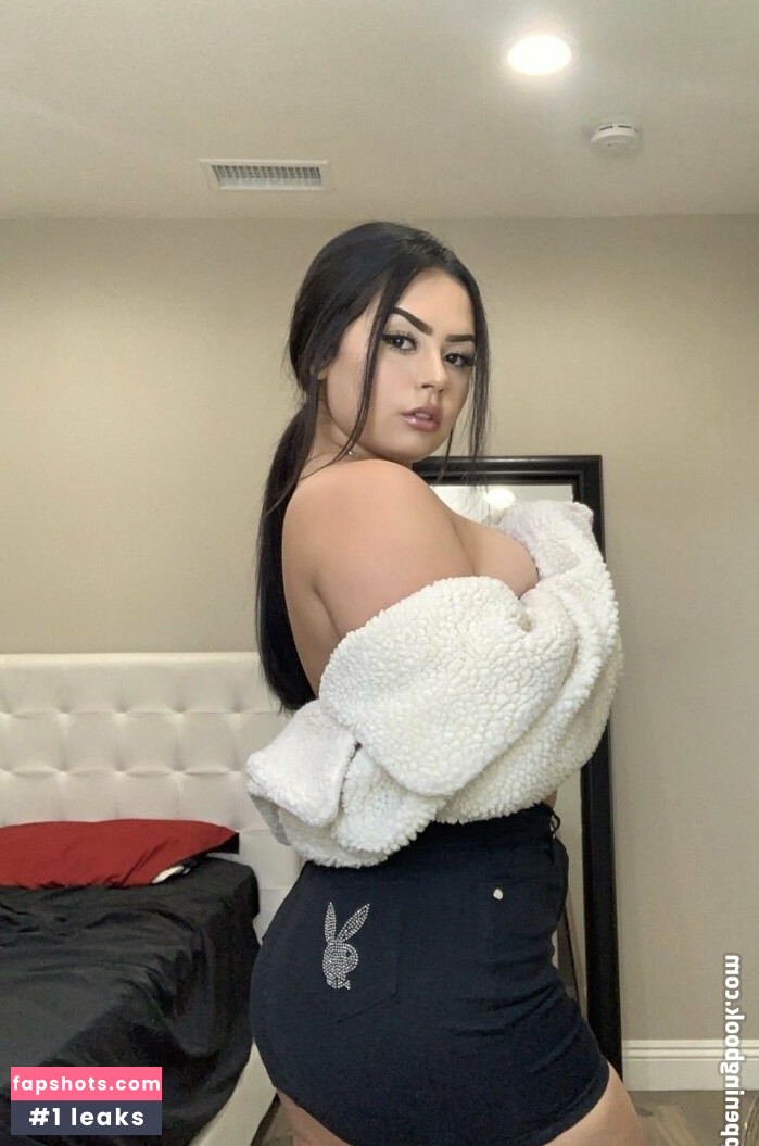 TaniaVega gallery photo #22